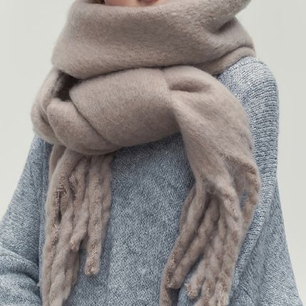 Soft & Elegant Women's Knitted Winter Scarf – Cozy Cable Knit Design for Cold Weather