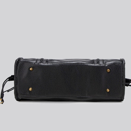 Black Handbag with Zipper – Bold & Spacious Design