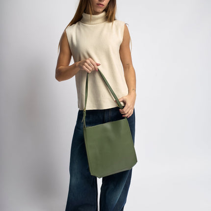 Minimalist Leather Shoulder Bag for Women – Spacious Black & Brown Elegance Handbag