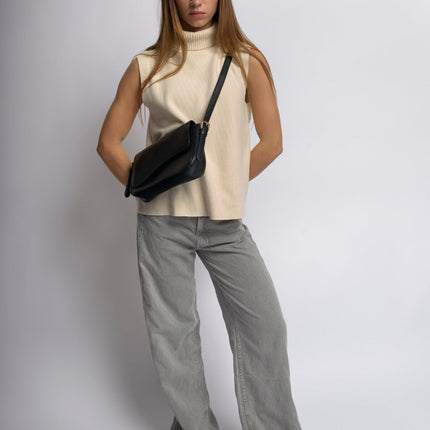 Vegan Leather Black Shoulder Bag – Adjustable Crossbody, Sustainable & Stylish