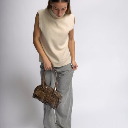 Luxury Vintage Shoulder Bag with Front Pockets – Vegan Leather & Timeless Design