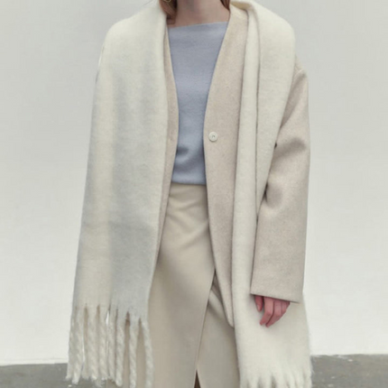 Soft & Elegant Women's Knitted Winter Scarf – Cozy Cable Knit Design for Cold Weather