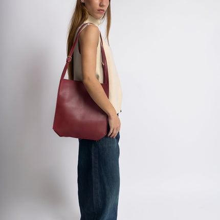 Minimalist Leather Shoulder Bag for Women – Spacious Black & Brown Elegance Handbag