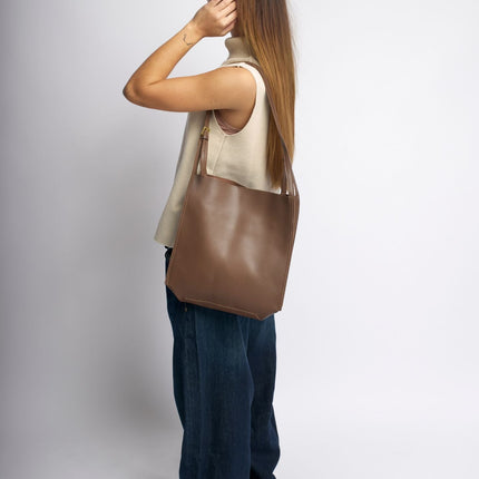 Minimalist Leather Shoulder Bag for Women – Spacious Black & Brown Elegance Handbag