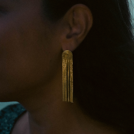 Long Gold-Coloured Tassel Earrings – Lightweight Statement Jewelry for Women – Elegant Dangle Earrings for Special Occasions