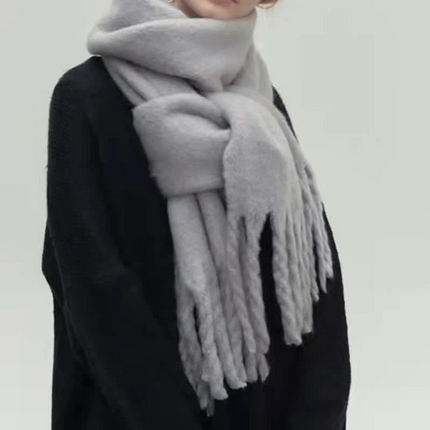 Soft & Elegant Women's Knitted Winter Scarf – Cozy Cable Knit Design for Cold Weather