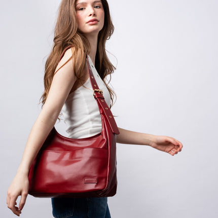 Black Shoulder Bag – Minimalist & Spacious Vegan Leather Design