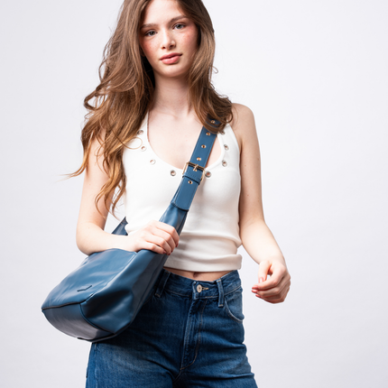 Black Shoulder Bag – Minimalist & Spacious Vegan Leather Design