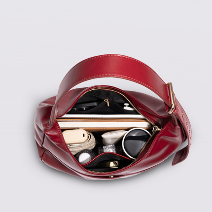 Black Shoulder Bag – Minimalist & Spacious Vegan Leather Design