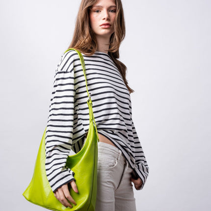 Black Shoulder Bag – Minimalist Design with Spacious Storage