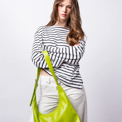 Black Shoulder Bag – Minimalist Design with Spacious Storage