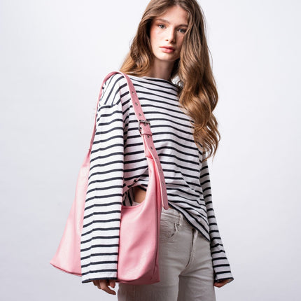 Black Shoulder Bag – Minimalist Design with Spacious Storage