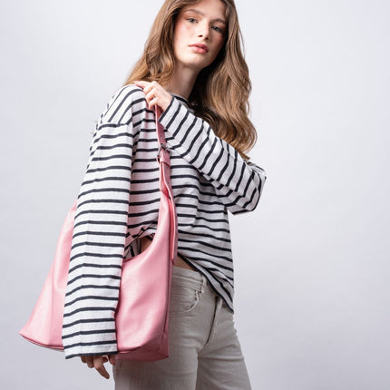 Black Shoulder Bag – Minimalist Design with Spacious Storage