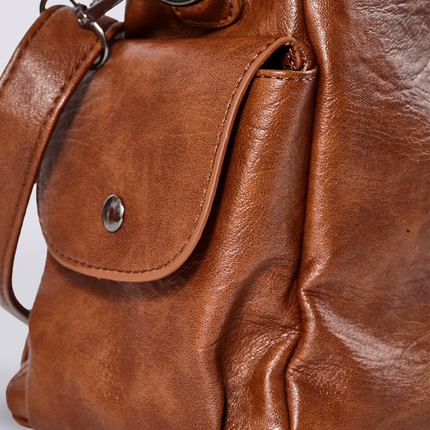 Black Leather Shoulder Bag with Side Pockets – Spacious & Elegant Women’s Leather Handbag