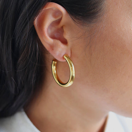 Gold Hoop Earrings – Classic Shiny Statement Jewelry