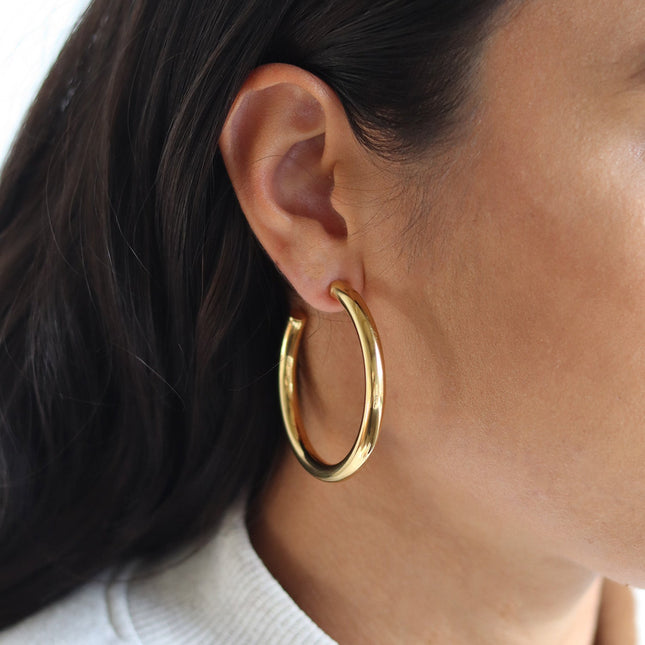 Gold Hoop Earrings – Classic Shiny Statement Jewelry