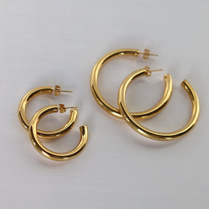 Gold Hoop Earrings – Classic Shiny Statement Jewelry