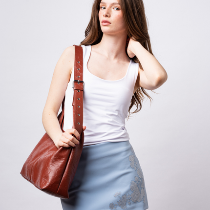 Black Shoulder Bag – Minimalist Design with Spacious Storage