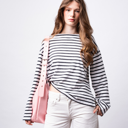 Black Shoulder Bag – Minimalist Design with Spacious Storage