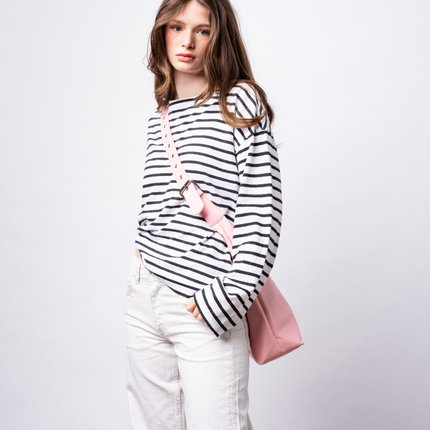 Black Shoulder Bag – Minimalist Design with Spacious Storage