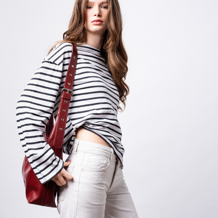 Black Shoulder Bag – Minimalist Design with Spacious Storage