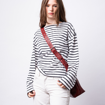 Black Shoulder Bag – Minimalist Design with Spacious Storage