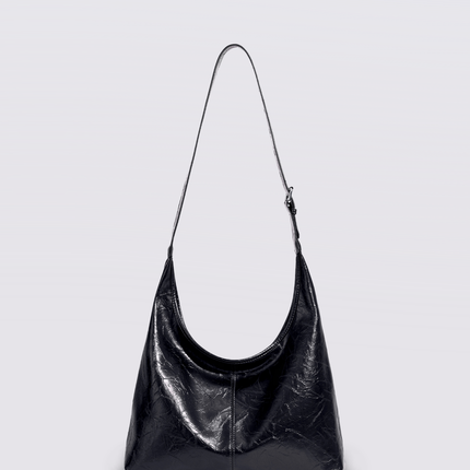 Black Shoulder Bag – Minimalist Design with Spacious Storage