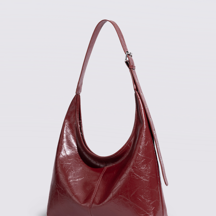 Black Shoulder Bag – Minimalist Design with Spacious Storage