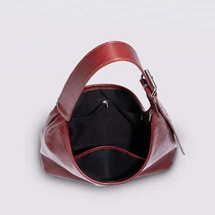 Black Shoulder Bag – Minimalist Design with Spacious Storage