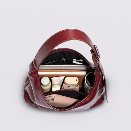 Black Shoulder Bag – Minimalist Design with Spacious Storage