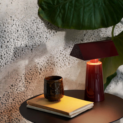 Modern Sculptural Table Lamp – Adjustable Warm Light with USB Charging for Stylish Home Décor