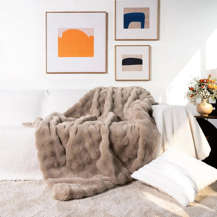 Luxury Faux Fur Weighted Blanket 59" x 79" – Ultra-Soft Chunky Knit Throw for Cozy Comfort
