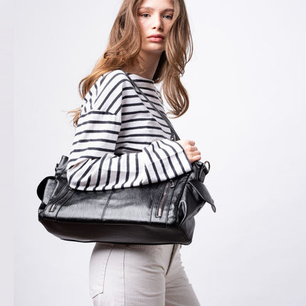 Black Leather Shoulder Bag with Side Pockets – Spacious & Elegant Women’s Leather Handbag