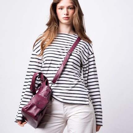 Black Leather Shoulder Bag with Side Pockets – Spacious & Elegant Women’s Leather Handbag