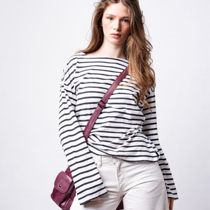 Black Leather Shoulder Bag with Side Pockets – Spacious & Elegant Women’s Leather Handbag