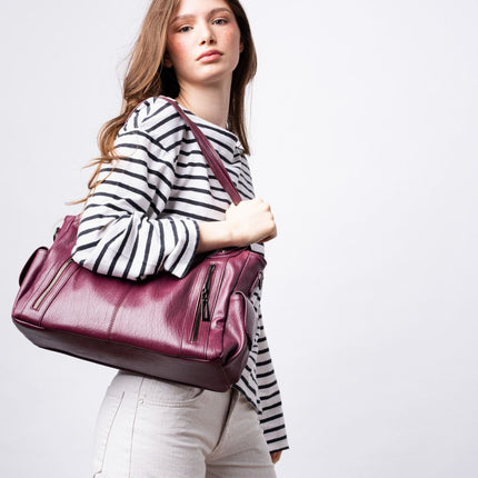 Black Leather Shoulder Bag with Side Pockets – Spacious & Elegant Women’s Leather Handbag