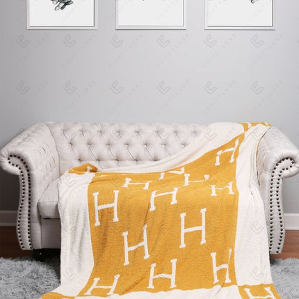 Monogram "H" Luxe Fleece Throw Blanket – Personalized Soft Plaid 130x150cm for Sofa & Bed