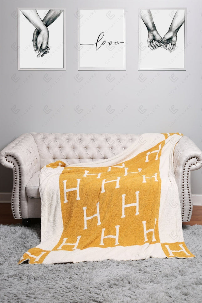Monogram "H" Luxe Fleece Throw Blanket – Personalized Soft Plaid 130x150cm for Sofa & Bed