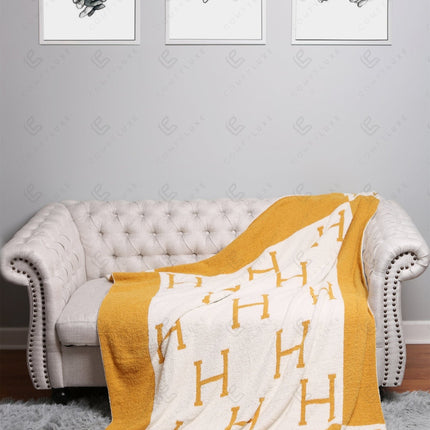 Monogram "H" Luxe Fleece Throw Blanket – Personalized Soft Plaid 130x150cm for Sofa & Bed