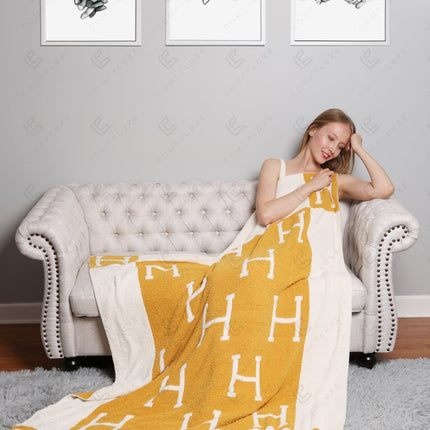 Monogram "H" Luxe Fleece Throw Blanket – Personalized Soft Plaid 130x150cm for Sofa & Bed