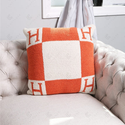 Luxurious Monogram Pillow Cover “H” – Elegant Decorative Cushion Case for Home Decor