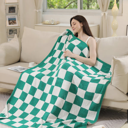 Luxurious Checkered Fleece Throw Blanket – Soft Plaid Microfiber, Machine Washable