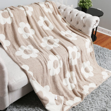 Retro Daisy Throw Blanket | Soft Floral Fleece Plaid in Beige or Pink