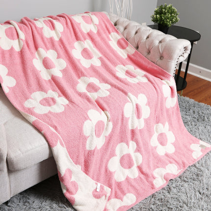 Retro Daisy Throw Blanket | Soft Floral Fleece Plaid in Beige or Pink