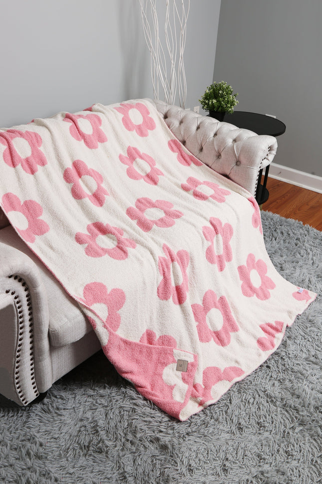 Retro Daisy Throw Blanket | Soft Floral Fleece Plaid in Beige or Pink