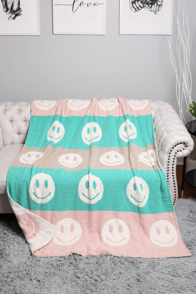Multicolor Smiley Face Fleece Throw Blanket – Soft, Cozy & Playful Home Decor