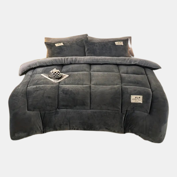 Luxury Lamb Velvet Throw Blanket 59" x 79" & 79" x 91" – Soft, Temperature-Regulating & Machine Washable