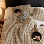 39.37 × 62.99 in / Brown