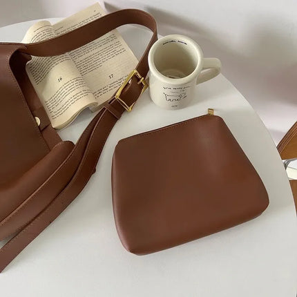 Elegant Shoulder Bag with Detachable Pouch – Spacious & Stylish for Daily Use