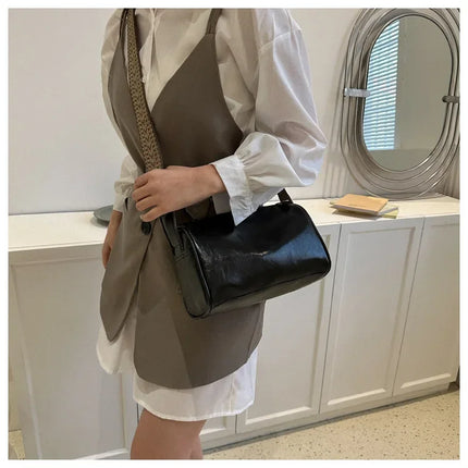 Stylish Leather Shoulder Bag with Braided Strap – Durable, Comfortable, and Spacious